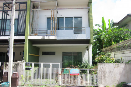 ทาวน์เฮ้าส์ 2 ชั้น หมู่บ้านเดอะทรัสต์ทาวน์ วงแหวนฯลำลูกกา