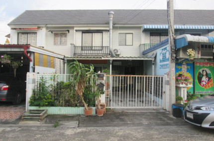 ทาวน์เฮ้าส์ 2 ชั้น หมู่บ้านพฤกษา 61