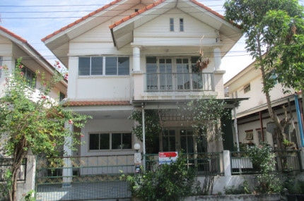 บ้านแฝด  หมู่บ้านวิสต้า วิลล์ คลอง 8